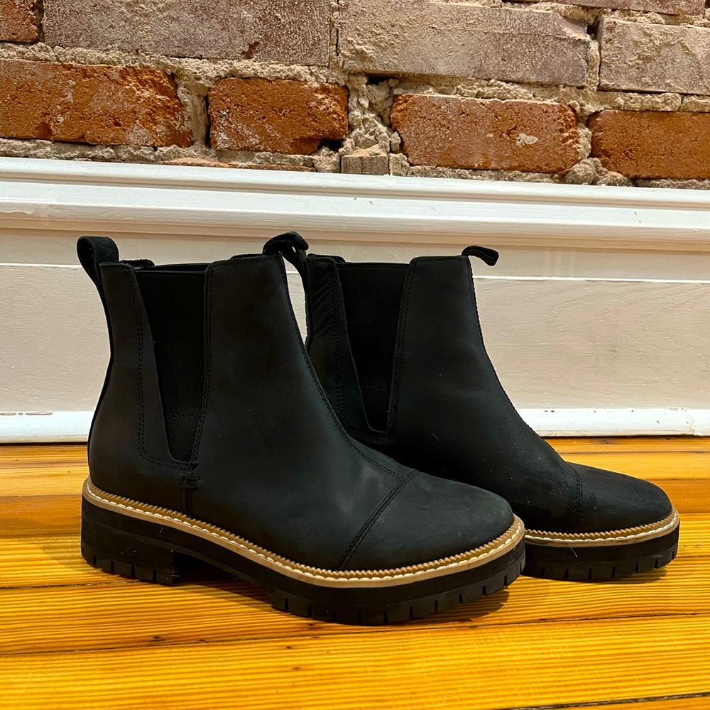 TOMS Chelsea Boots